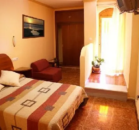 Hostal Tarik 2*